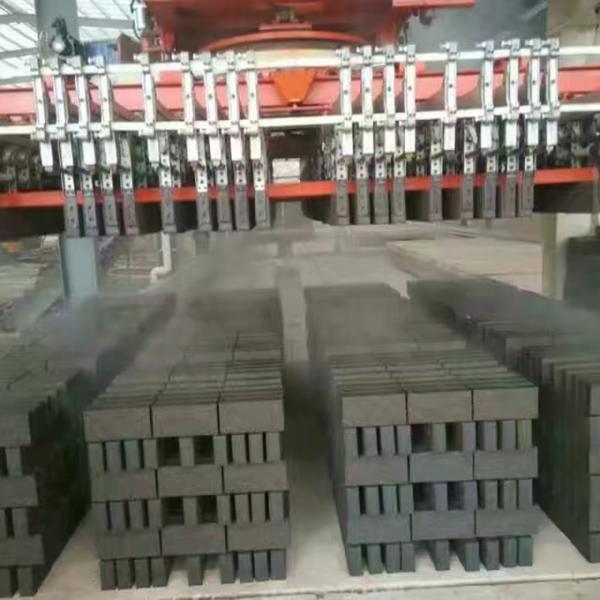 Bloque del hueco de la fábrica de 300000 ladrillos que hace el equipo