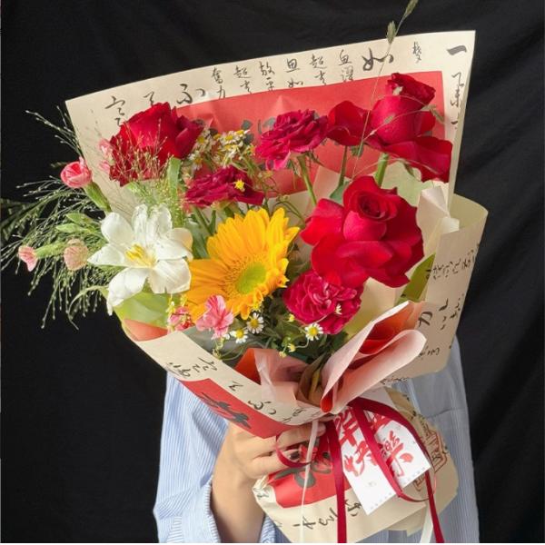 Caligrafía al estilo chino: el producto de papel perfecto para envolver ramos de flores y girasoles