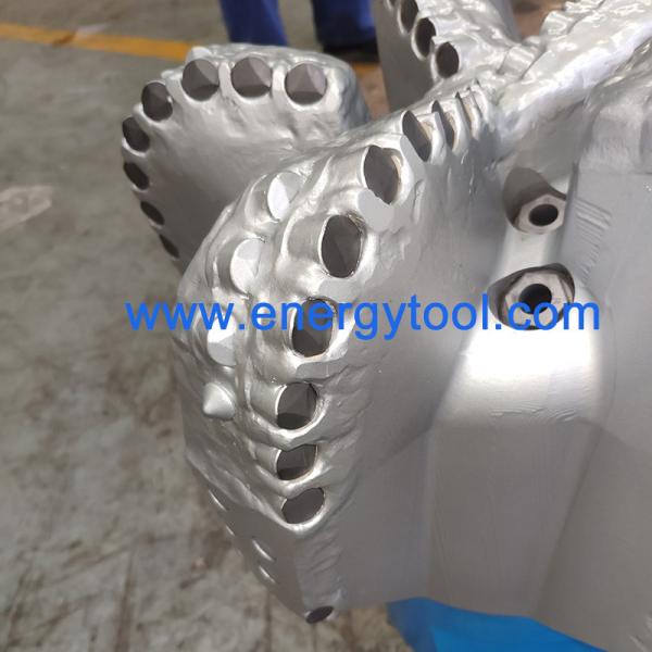 Outil de forage à base de diamants API 13 1/4 pouces S516 PDC