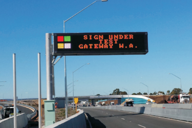 Наружный дорожный трафик VMS светодиодный доска сообщений Экран Макс 550w с прицепом 2560x1280 мм