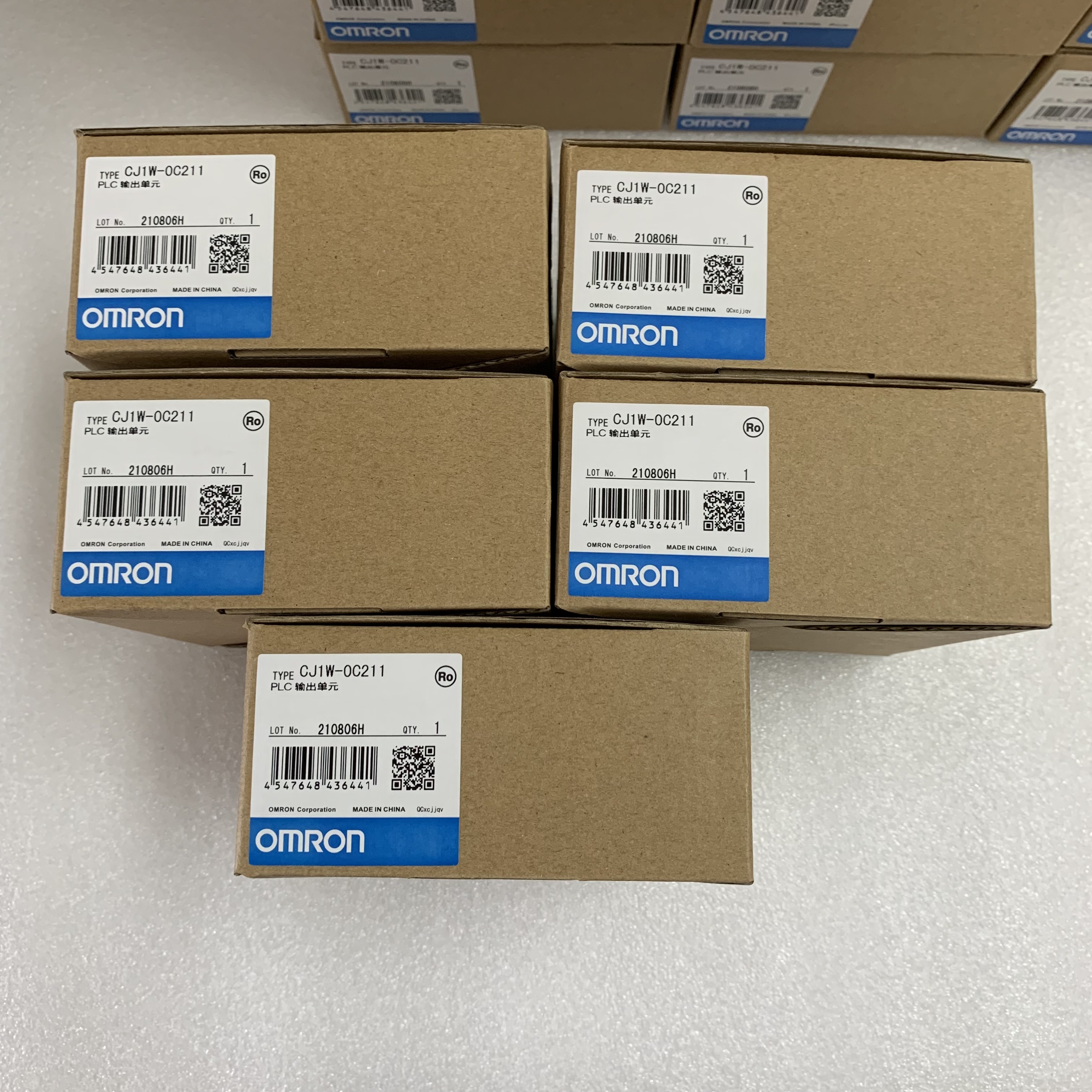 OMRON CJ1W-OC211 ВЫВЕЛО НАРУЖУ МОДУЛЬ 250 VAC/24 VDC 2 A 16 ПУНКТОВ НОВЫХ