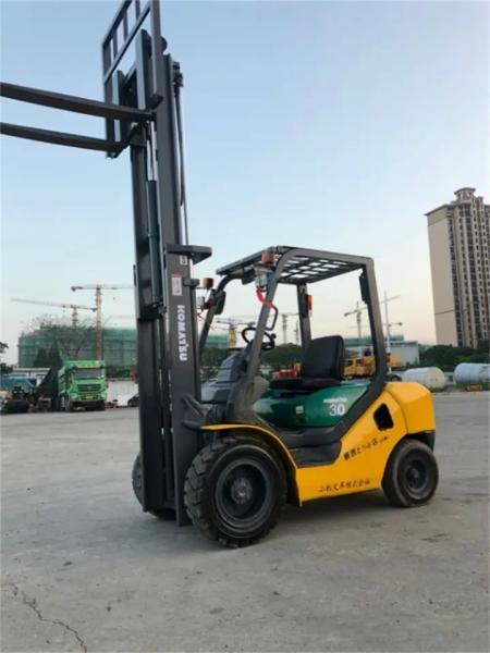 2tons 3t 5t 3000kg TCM Komatsu Forklift Japan ISUZU Engine with 2 Stage/3 Stage Mast