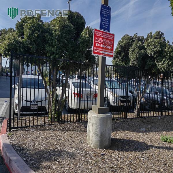 Short Tubular Steel Fence Decorative Barrier
