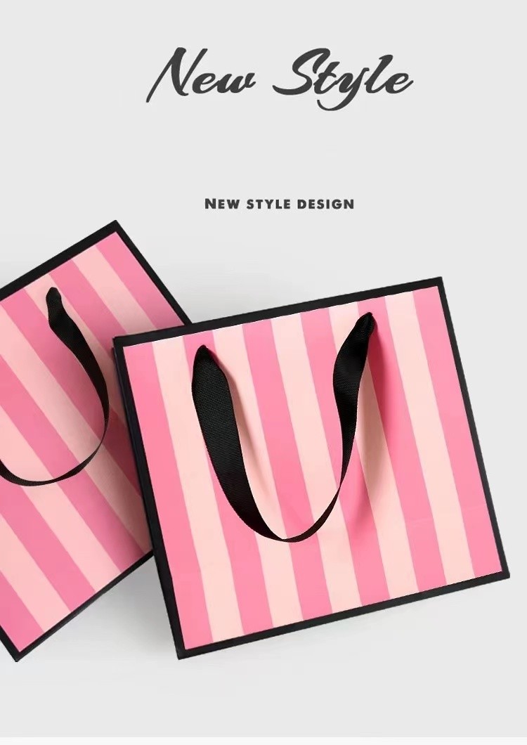 Розовые Striped бумажные мешки Pantone CMYK косметические для подарков возвращения
