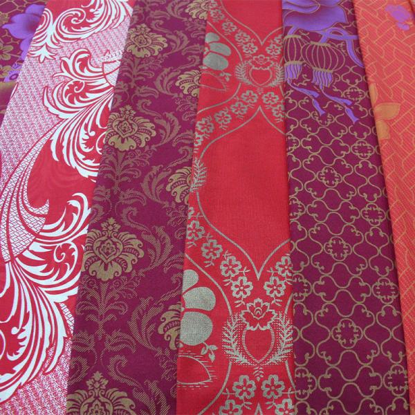 Фабрика сразу поставляет 100% полиэстер для того чтобы сновать связанную напечатанную ткань тюфяка, ткань золота напечатанную порошком