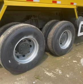 3 Passengers Diesel Tipper Heavy Dump Truck 251hp - 350hp