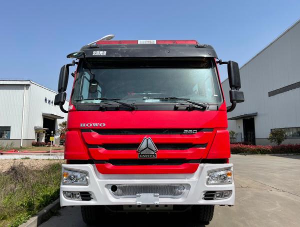 Caminhão de bombeiros de espuma HOWO 8000L 6x4 para pulverização de estradas de paisagem