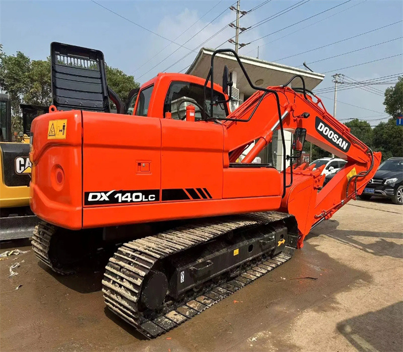 Гидравлический экскаватор Doosan DX140LCR Использованный колесный экскаватор