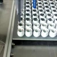 Sistema de recubrimiento adhesivo personalizable que alcanza el nivel IP68, resistente al agua, capacidad de embotellado estándar de 50-200 tablas/hora