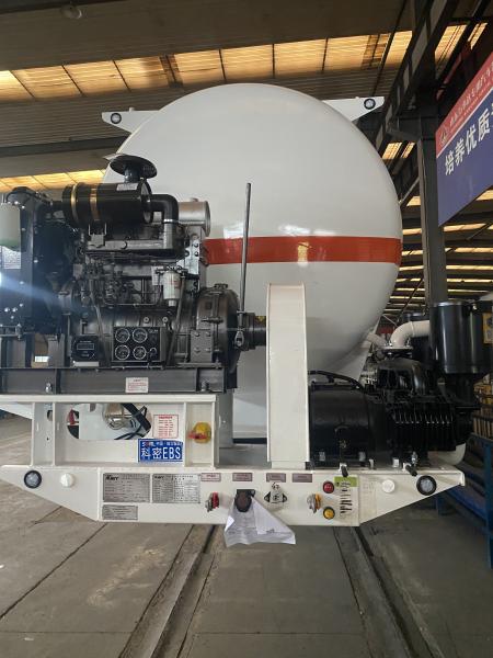 Heavy-Duty Freight Truck in Supplies 4-Axis Bulk Transport Semi-Trailer with Leg Support