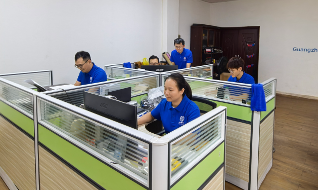 Sleek Silicone Phone Case Smooth Finish With Hybrid Construction