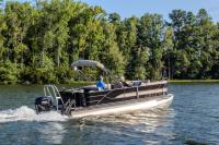 Barco de pontón de una sola capa 25-30FT Máxima potencia de 150 CV Bajo el asiento Almacenamiento Hierba marina / piso EVA Perfecto para sus necesidades de navegación