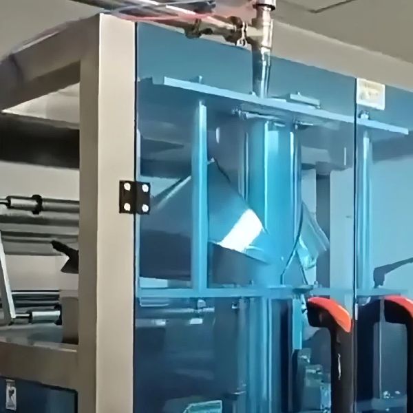 3.5kw Automatic Liquid Packing Machine Heavy Duty Liquid Filling Packing Machine QNLP-BS420