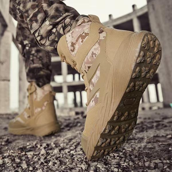 Des bottes de randonnée tactiques, résistantes au glissement, et des bottes de sauvetage.