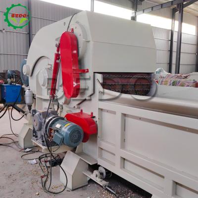 Powerful Diesel Engine Wood Crusher Machine With 3pcs Flying Knife And 3KW 4KW Discharging Motor Power