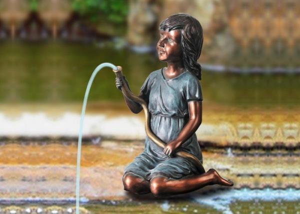 Littele Girl Water Fountain Spitters With Pump
