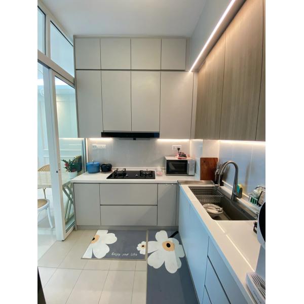 Wood Grain Laminate And White Finish Color Mixed Kitchen Cabinet