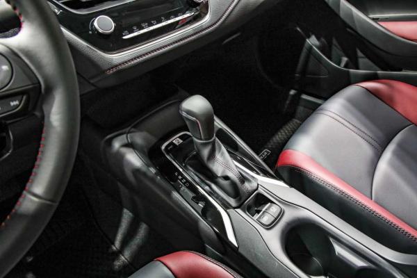 Front-wheel Drive TOYOTA Corolla 1.5L Naturally Aspirated CVT Transmission with Silver Color Option