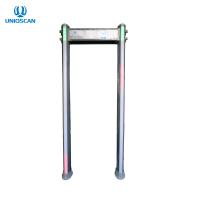 Um detector de metais do quadro de porta para quadros de porta impermeáveis para o uso exterior