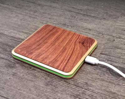 Smart Phone Wooden Wireless Charger 2 - 10mm Transmission Distance Qi Charging Pad