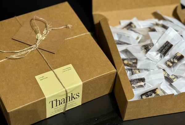 Kraft Paper Gift Boxes For Afternoon Tea Empty Recyclable Packaging For Treats Favors