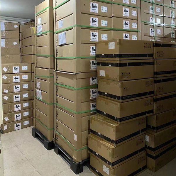 S5735R-S24P4X-V2 98012704 24*10/100/1000BASE-T Ports PoE+ Gigabit Ethernet Switch
