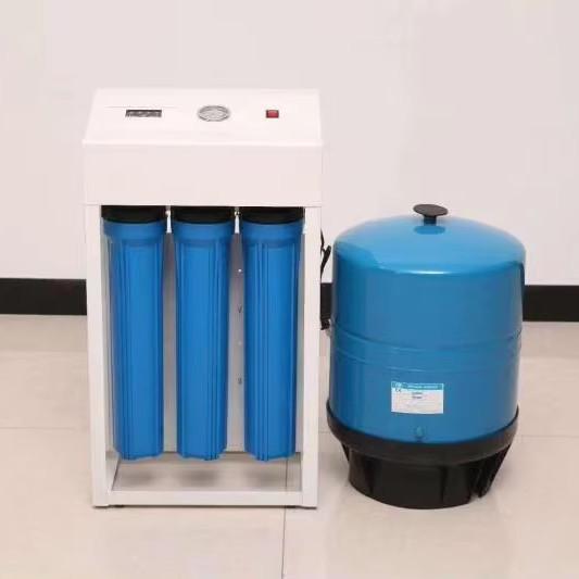 Machine automatique de traitement de l'eau salée à l'eau pure SU304 Équipement de purification en acier 500l/H RO