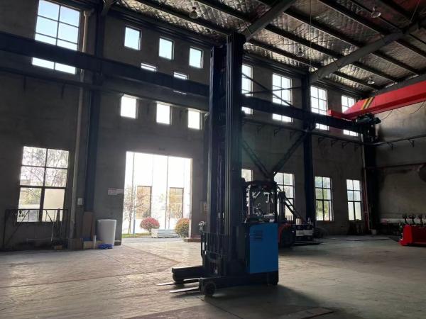 Aumento de altura do empilhador elétrico 13500 mm Carga nominal 2 toneladas 2000 KG 48V 500AH