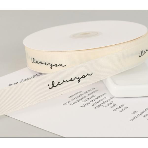 Ленты обруча подарка именниного пирога нервюры стиля INS орденская лента букета бежевой английская