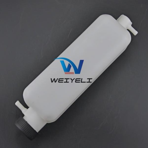 Le réservoir d'expansion du liquide de refroidissement de l'excavatrice Volvo VOE146-68664 ECC480EHR R58D R88D 55D 60C 80D 60E est adapté au radiateur L30G L35G des machines industrielles bouilloire d'eau auxiliaire de secours petit réservoir d'eau