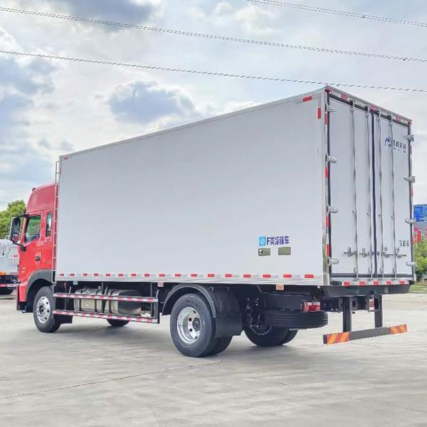 JAC 6-meter-8 Refrigerated Insulation Beverage Cold Chain Truck with 11-20T Load Capacity and Manual Transmission