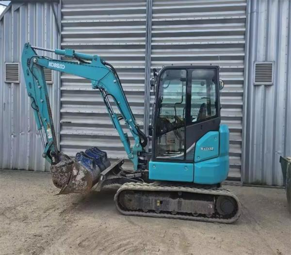 Excavadora Kobelco de 0,21m3 com motor Yanmar 4TNV88