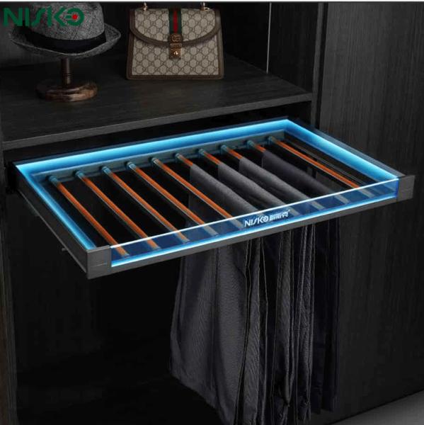 LED luz de vidrio Pull Out pantalón estante de jeans colgador para el gabinete