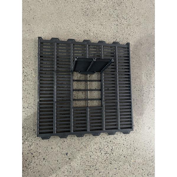 Durable 600*600mm Cast Iron Slat Floor Farrowing Crate For Sow For Animal Husbandry Equipment