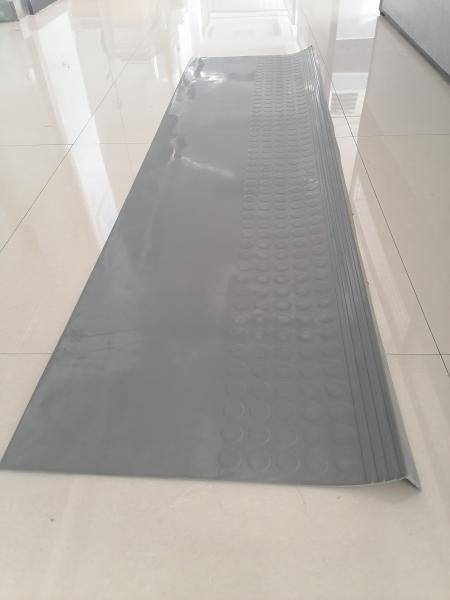 Non Slip Commercial Rubber Stair Treads Indoor Nosing SGS Certificate