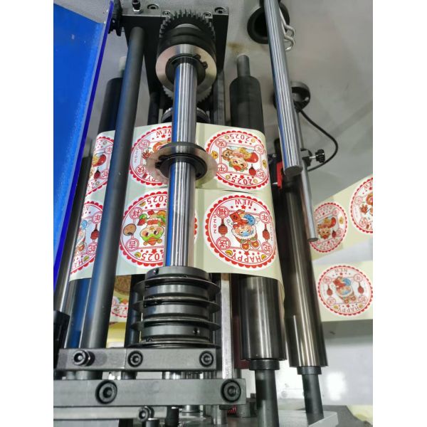 Label Slitting Machine Featuring Servo Motor and PLC Control System for Precise Tension Control and Accurate Meter Counting