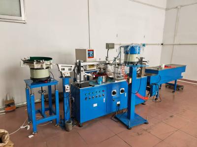Máquina de distribución de pegamento de tornillo de alta velocidad para recubrir con precisión varios tipos de tornillos