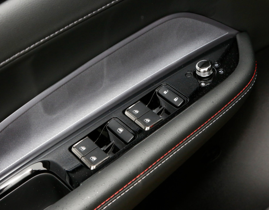 Бензин мест двери 5 версии 5 Changan OSHAN Z6 2022 1.5T DCT Zhixiang использовал SUV