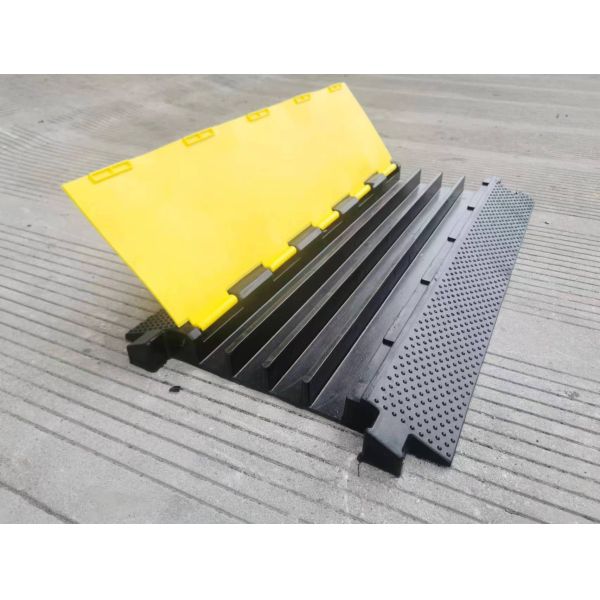  Driveway Portable Rubber Speed Bump 2channel 3 Channel 4 5 Channel Cable Ramp