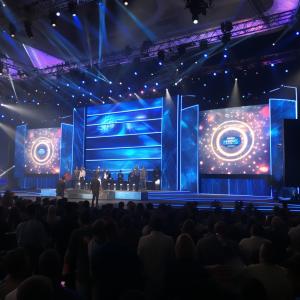 Легкая установка Наружные арендные светодиодные экраны с высотой 6,67 мм и продолжительностью службы 100000 часов