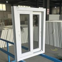 Ventana de vidrio deslizante de PVC de panel doble moderno con diseño a la parrilla y redes de fibra de vidrio de diseño de apertura horizontal UPVC