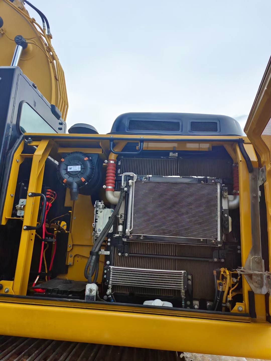 Использованный экскаватор CAT 320E с буфетным буфетом