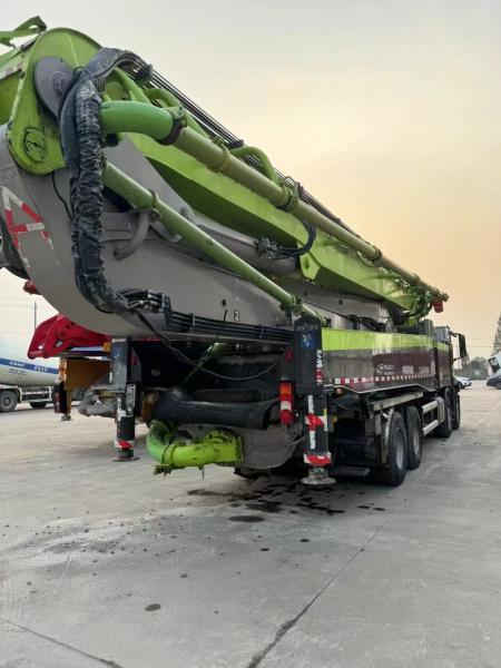 2022 Less Used Zoomlion Open Type Used Concrete Pump Truck 62m With Mercedes Benz Truck