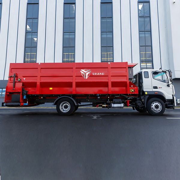 32m³ Intelligent 4x4 Feed Truck Bulk Feed Truck For Large Farm UHAND FS-32