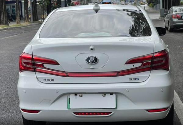 Qin DM 2017 1.5T Premium BYD Compact Car 1.5T 154HP L4 Plug-in Hybrid