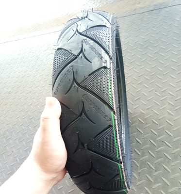 Qingdao Port Loading 110/90-16 Motorcycle Tire with Tensile Strength 10.5 Performance