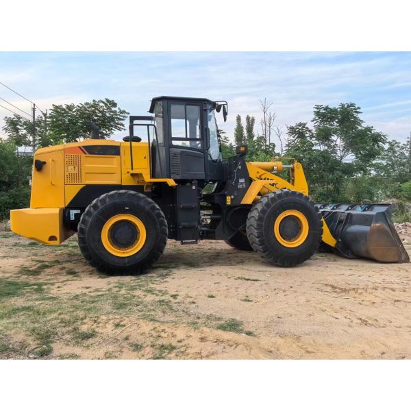 Used Chinese brand loader 5 tons in excellent condition load capacity rated power 162 kW for construction