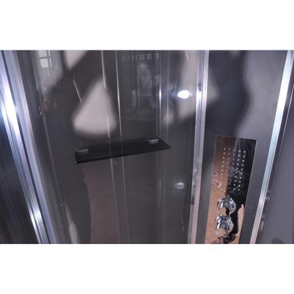 Темные кабины ливня квадранта профилей серого цвета, изогнутые угловойые блоки ливня