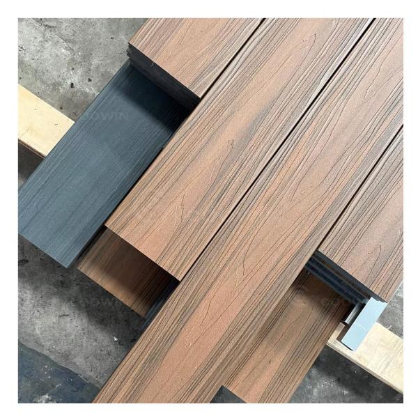 Couche de couchage à l'eau étanche à la co-extrusion européenne plancher WPC couchage creux composite couchage à l'extérieur bois brossé plastique composite