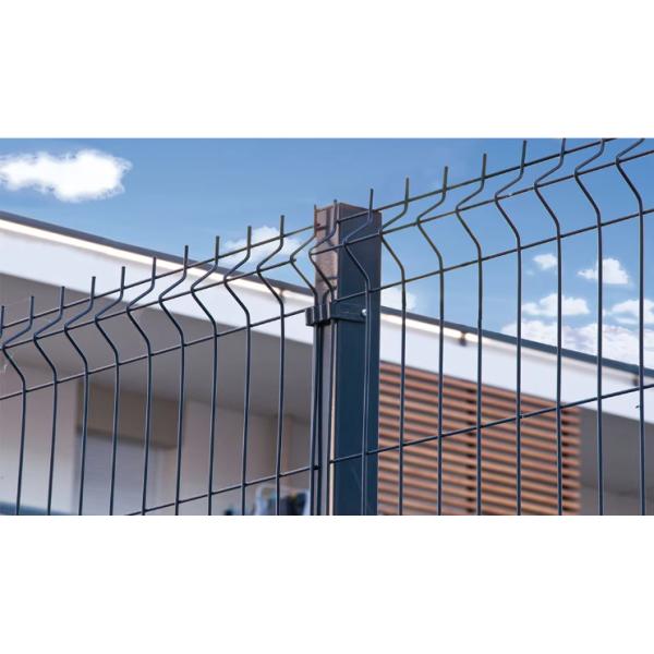 Fil Dia 5 mm Mesh métallique clôture RAL 6005 vert en poudre revêtue de clôture 3D panneau de clôture triangulaire courbure pour le chantier de construction